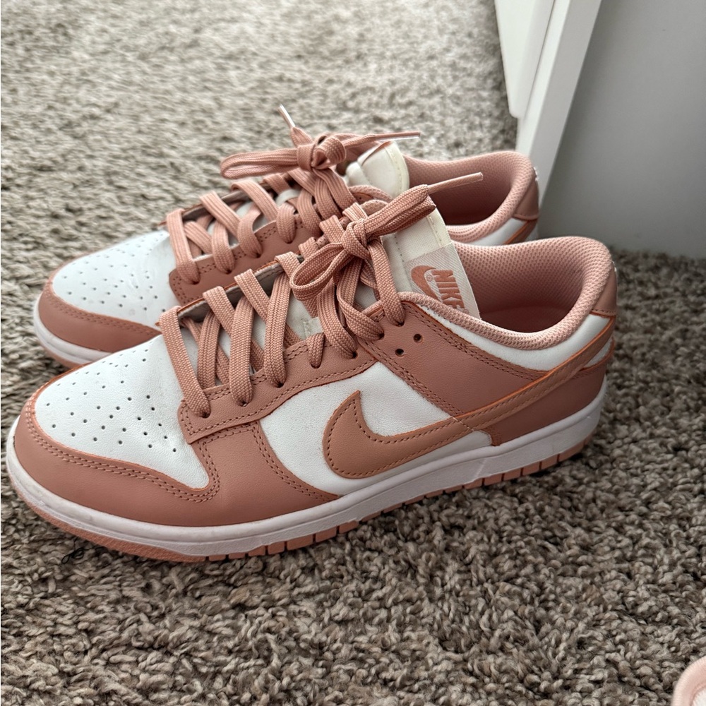 Nike Rose Dunks - Picture 5 of 5